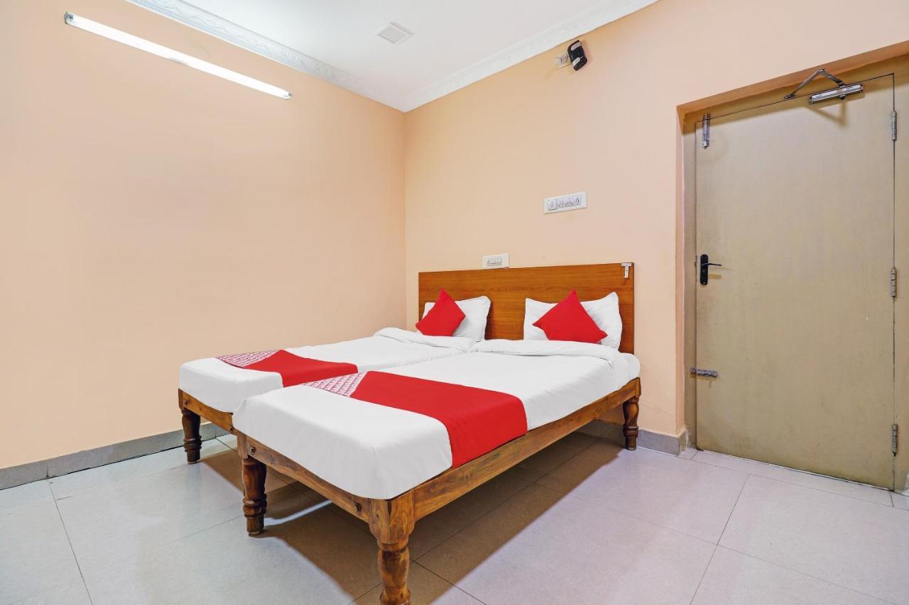 Oyo 81409 Hotel Sivajothi Тутикорин Экстерьер фото