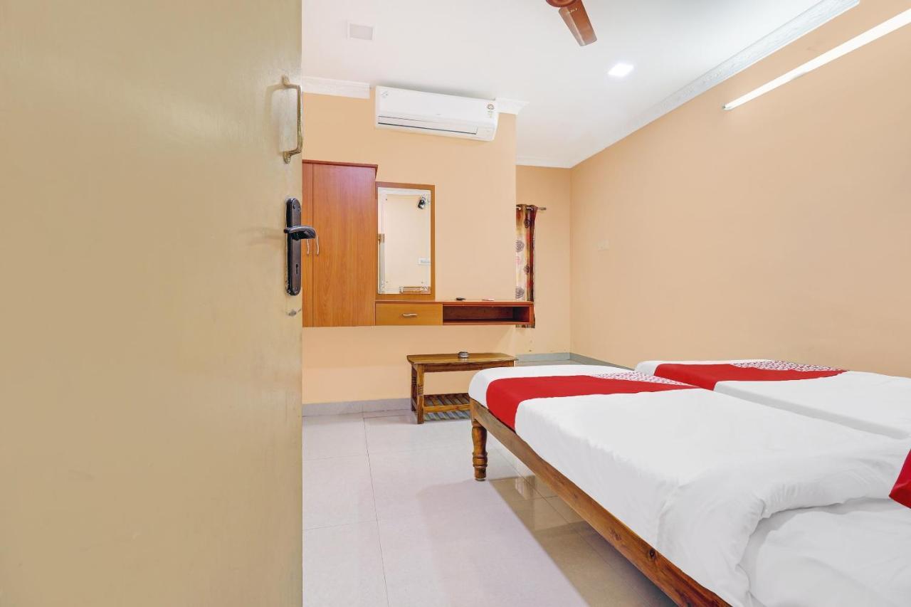 Oyo 81409 Hotel Sivajothi Тутикорин Экстерьер фото